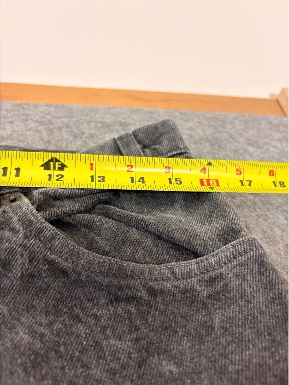 Vintage 90s Levi’s 550 Black Washed Jeans Size 30x29 USA Made